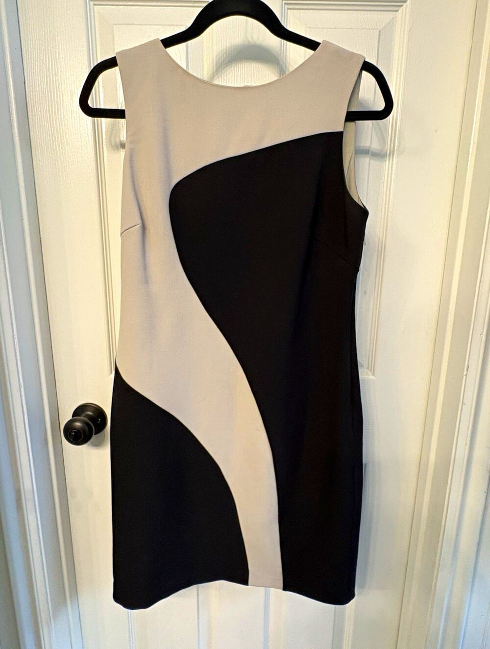 Sandra Darren Black Beige Colorblock Sheath Dress 8P Petite Knit Stretch Zip